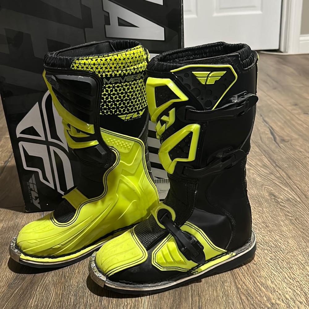 Maverick Fly MX Racing Boots 2018 youth size 6 barely worn!!